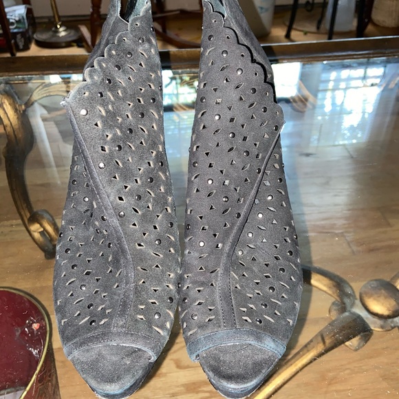 Enzo Angiolini black stud peep toe heels - Picture 2 of 5